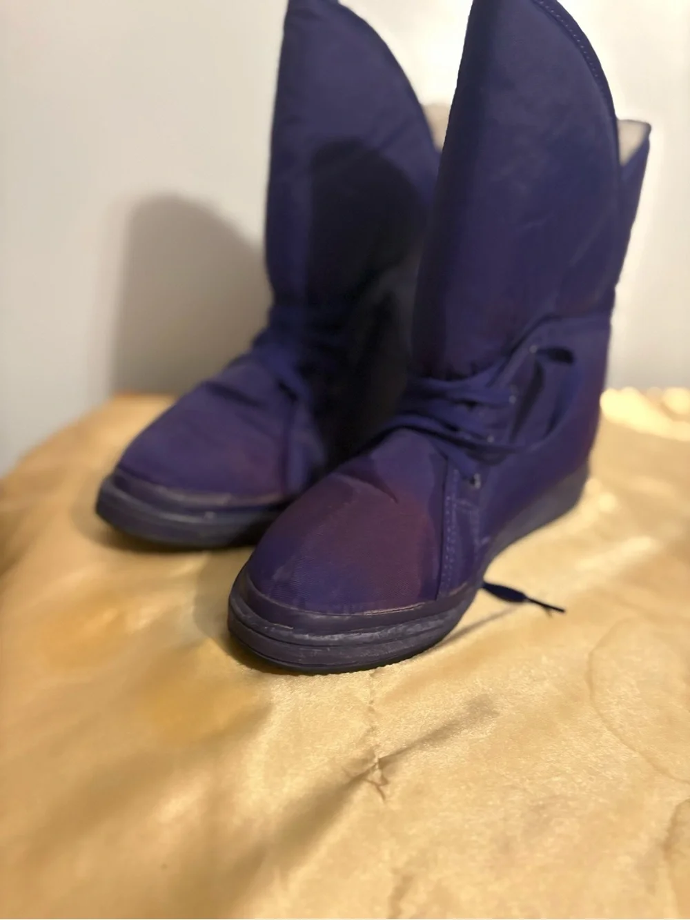 Khombu Purple Lace-Up Insulated Boots size 8